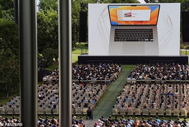 WWDC: Η Apple παρουσίασε το νέο MacBook Air 15” – Στα 1.299 $ το κόστος