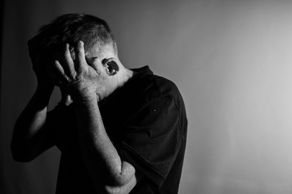 Η μοναξιά και η κοινωνική απομόνωση επηρεάζουν σοβαρά την υγεία, σύμφωνα με μεγάλη μετα-ανάλυση