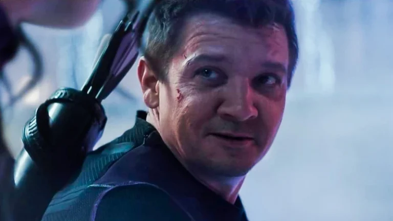 O Jeremy Renner “σπάει“ τη σιωπή του για το μέλλον του στη Marvel