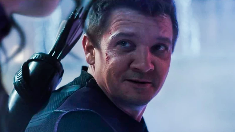 O Jeremy Renner “σπάει“ τη σιωπή του για το μέλλον του στη Marvel