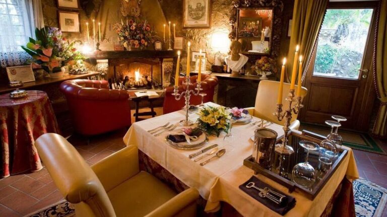 Πώς είναι να τρως στο μικρότερο εστιατόριο του κόσμου, που σερβίρει μόνο δύο άτομα