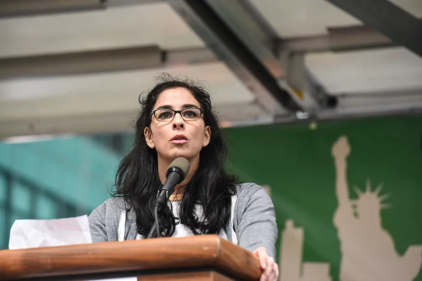 Η Sarah Silverman μηνύει την OpenAI και τη Meta για παραβίαση πνευματικών δικαιωμάτων