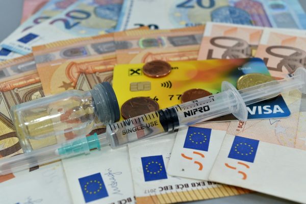 Με το σταγονόμετρο η επάρκεια σε ηπαρίνες στην αγορά