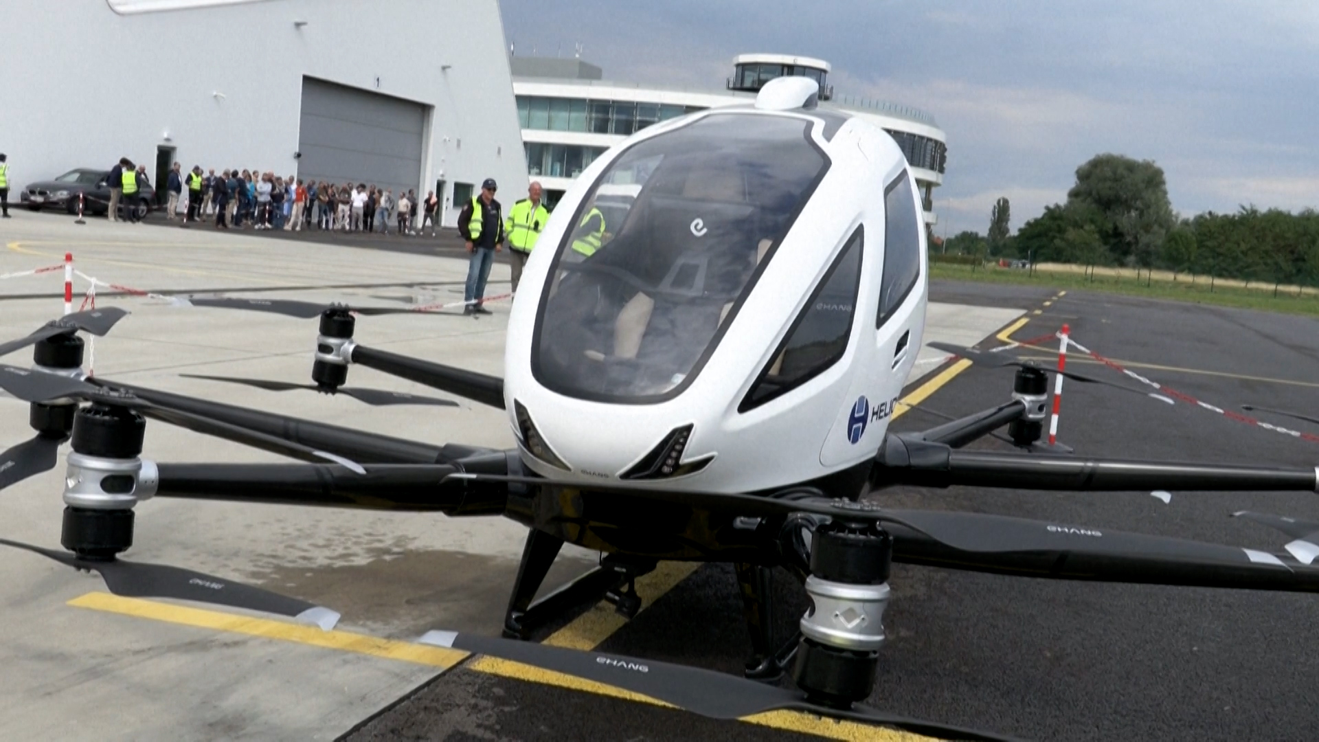 Ε.Ε.: Drone μεταφέρει για πρώτη φορά επιβάτη με ιατροφαρμακευτικό υλικό (video)