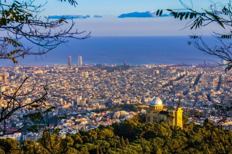 Workation: Δουλειά με διακοπές η νέα τάση στην αγορά εργασίας