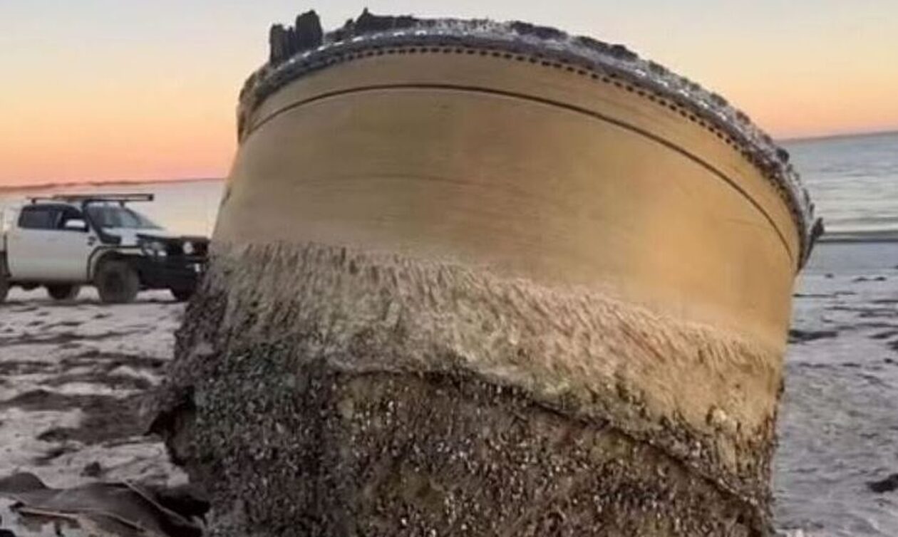 Αυστραλία: Το μυστηριώδες αντικείμενο που ξεβράστηκε σε παραλία έπεσε από το διάστημα