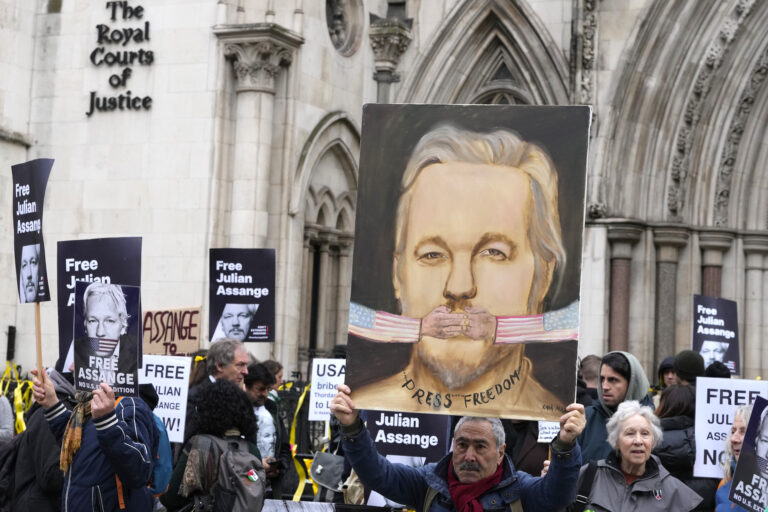 Τζούλιαν Ασάνζ: Η ώρα της κρίσης
