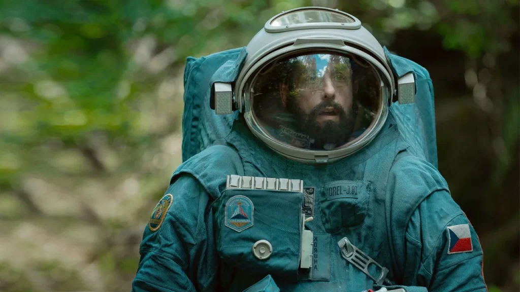Στο “Spaceman” του Netflix ο Adam Sandler λάμπει ως κοσμοναύτης σε κρίση
