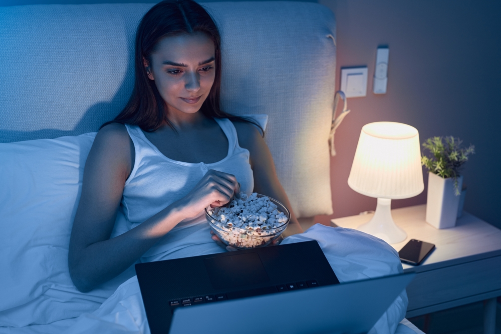 Social media: Τι είναι το φαινόμενο «popcorn brain» και πώς να το αντιμετωπίσετε
