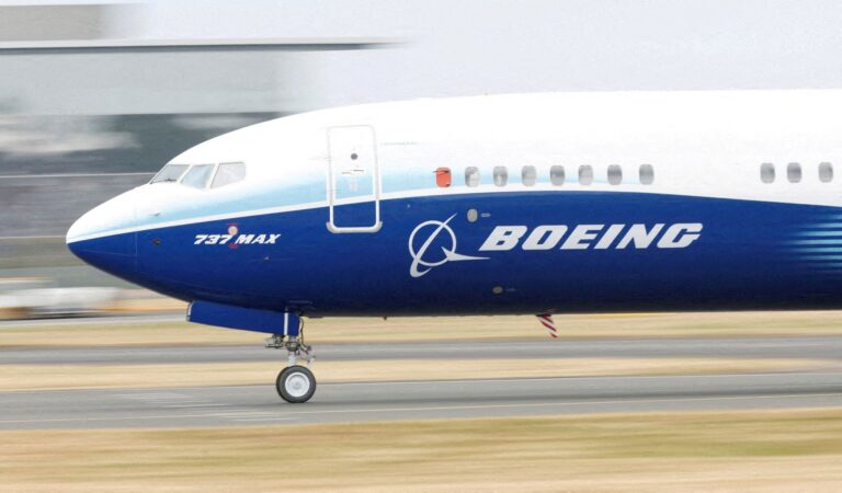 Boeing: Πολύ μεγάλη για να την αφήσουν να καταρρεύσει
