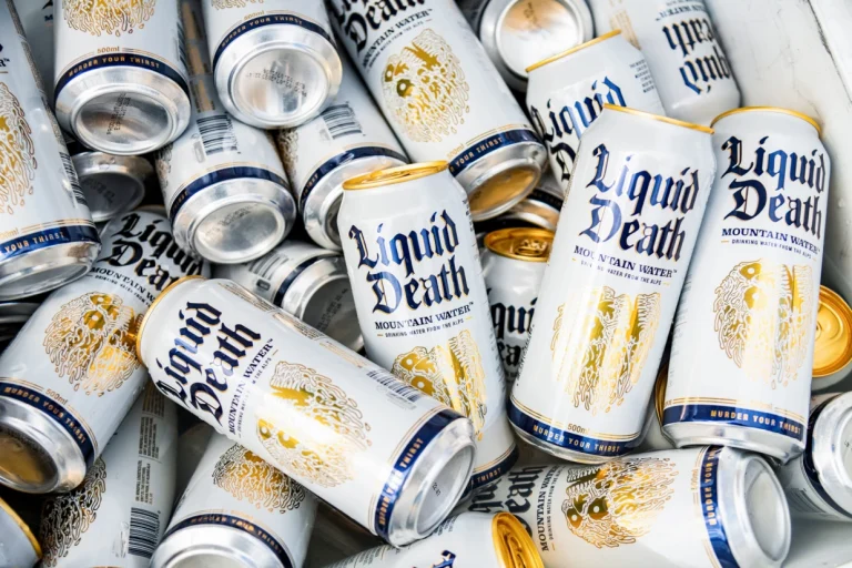 «Liquid Death»: Το brand που ξεπέρασε το 1 δισ. πουλώντας νερό σαν να είναι μπύρα