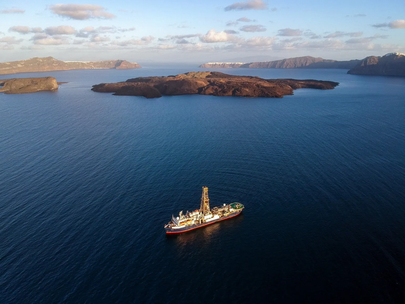 H «αποστολή 398» αλλάζει όσα γνωρίζαμε για το ηφαίστειο της Σαντορίνης