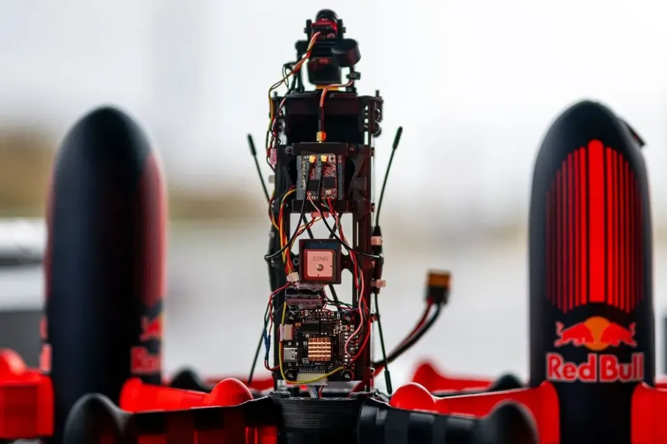 To drone της Red Bull είναι τόσο γρήγορο όσο ένα μονοθέσιο