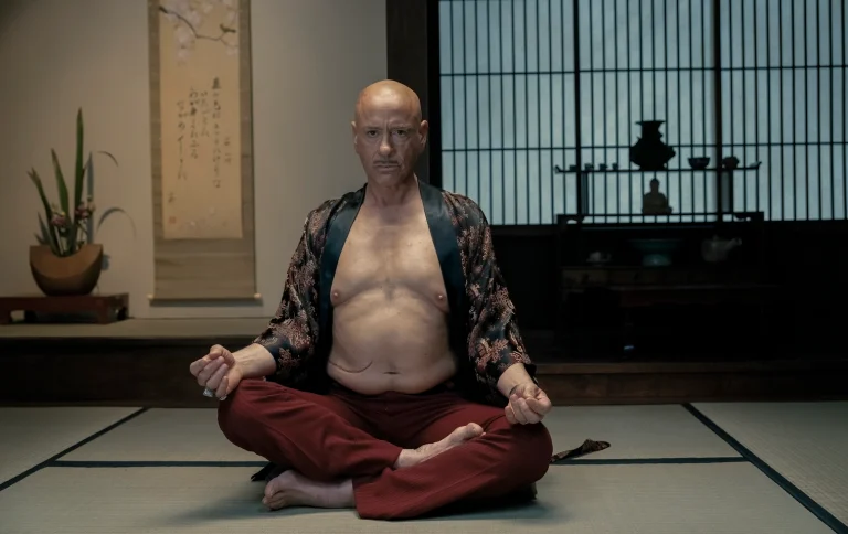 The Sympathizer: Η σειρά του HBO όπου ο Robert Downey Jr. επιδεικνύει το υποκριτικό του μεγαλείο