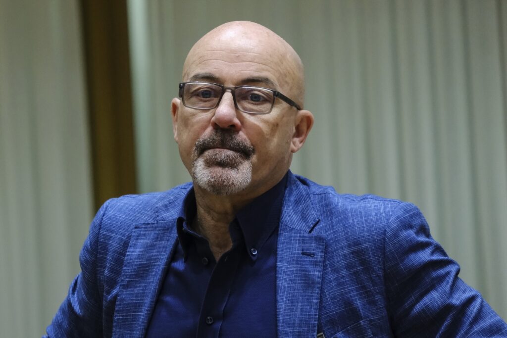 Η “βλακεία” αποτελεί μεγαλύτερη απειλή από την τεχνητή νοημοσύνη, λέει ο διευθύνων σύμβουλος του ιταλικού αμυντικού κολοσσού Leonardo