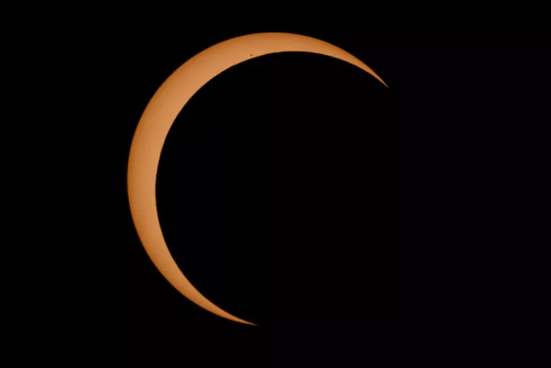 Η ολική ηλιακή έκλειψη του Απριλίου πυροδοτεί άγριες θεωρίες συνωμοσίας