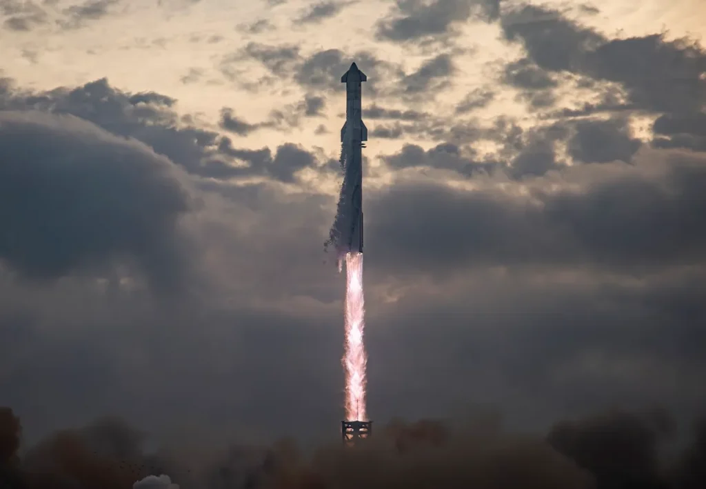 Elon Musk: Το διαστημόπλοιο της SpaceX θα βγει κάποια μέρα από το ηλιακό μας σύστημα