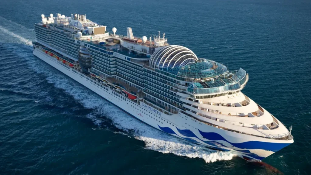 Χανιά: Το πολυτελέστατο κρουαζιερόπλοιο “Sun Princess” στο λιμάνι της Σούδας