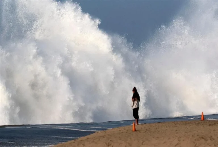 Rogue waves: Οι ασύλληπτες ιστορίες πίσω από τους «κολοσσούς της θάλασσας» που κόβουν την ανάσα