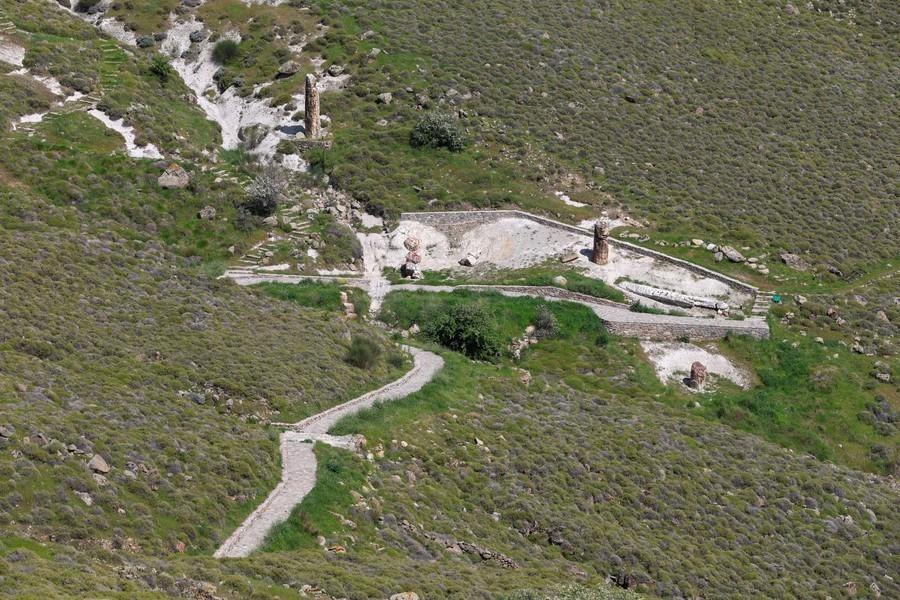 Η ομορφιά του απολιθωμένου δάσους της Λέσβου με τους κορμούς των 20 εκατομμυρίων ετών