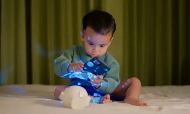 Τα μάτια των παιδιών δεν προστατεύονται επαρκώς από τα φώτα LED που περιέχονται σε παιχνίδια