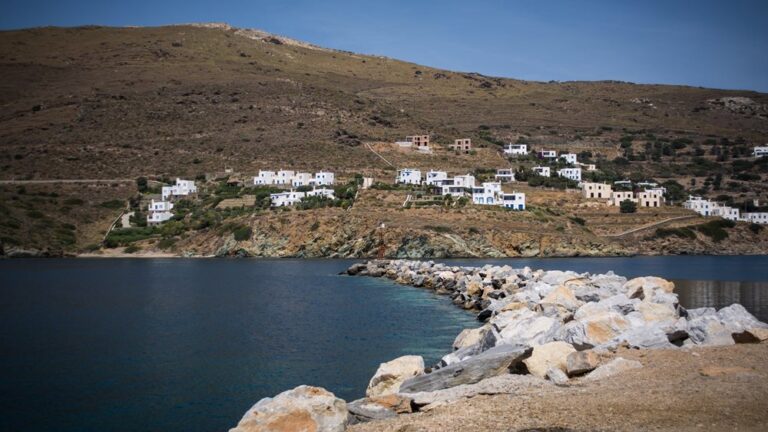 Πρωτιά της Άνδρου ανάμεσα στα 11 πιο υποσχόμενα μέρη του κόσμου για διακοπές το 2025