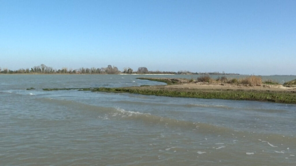 Ένα νέο νησί «γεννήθηκε» στην επιφάνεια στη Βενετία