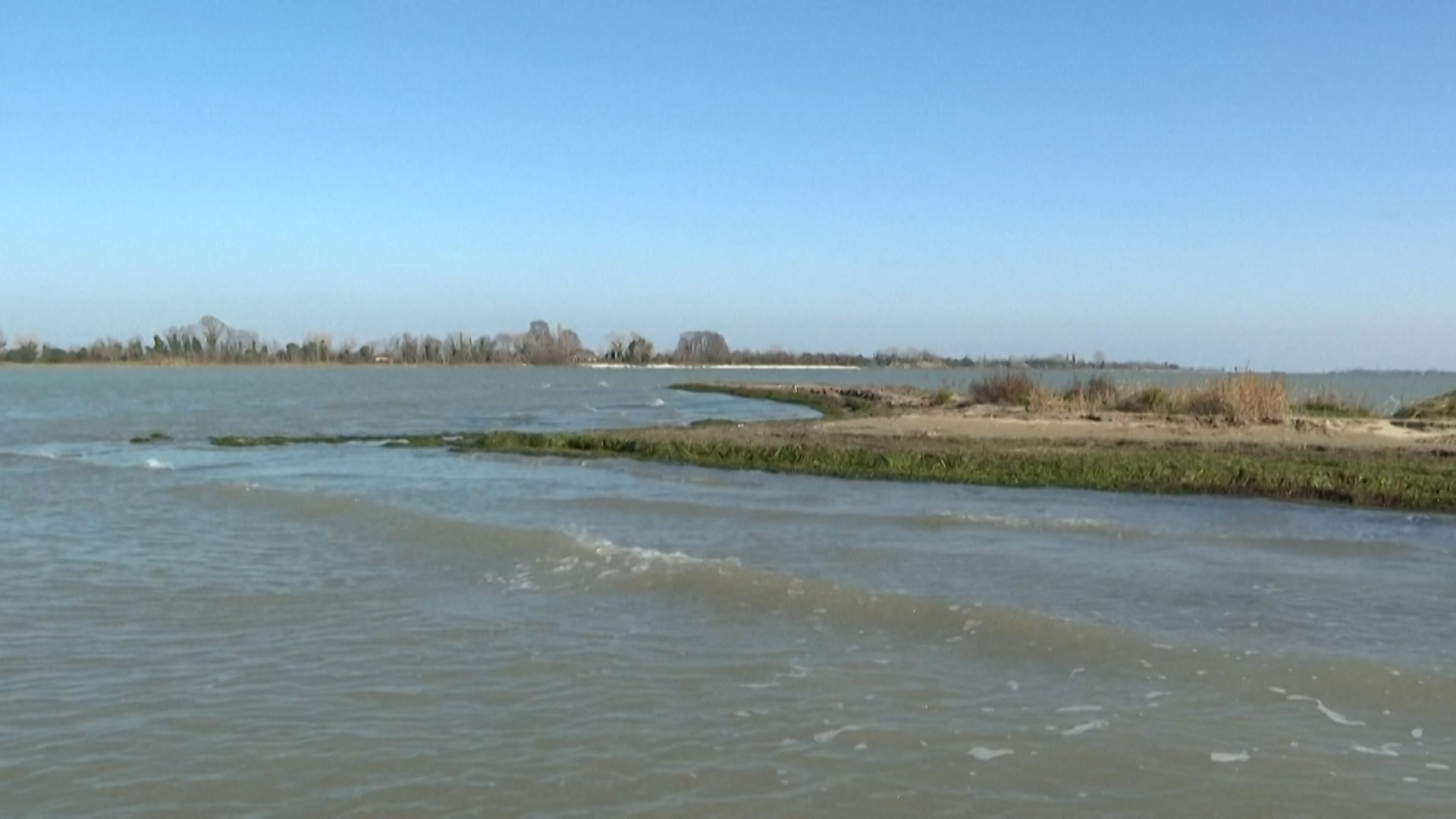 Ένα νέο νησί «γεννήθηκε» στην επιφάνεια στη Βενετία