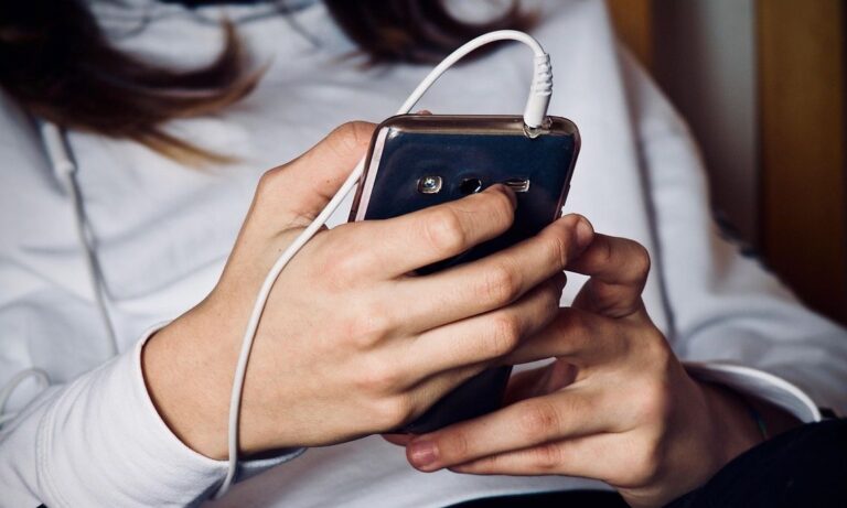 Η Nokia προβλέπει τον αφανισμό των κινητών τηλεφώνων μέχρι το 2030 
