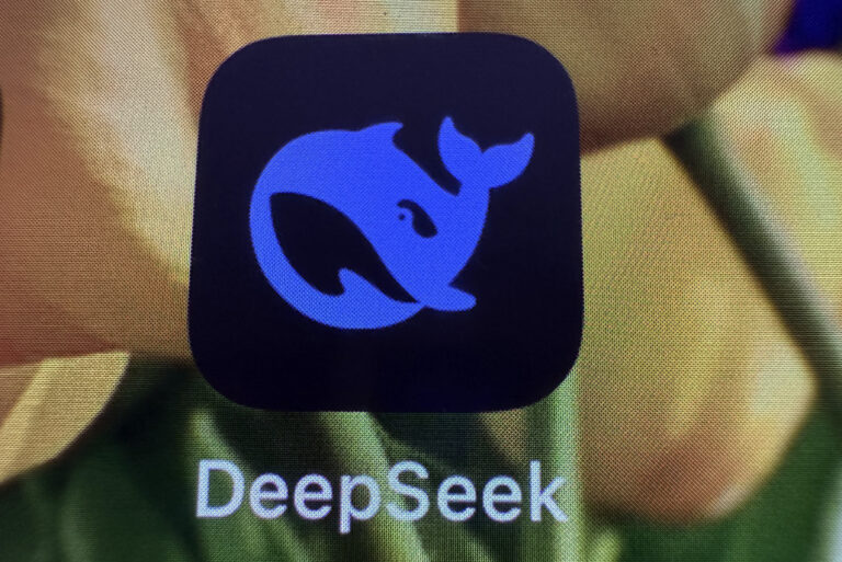 DeepSeek: Αμερικανοί κοινοβουλευτικοί προτείνουν την απαγόρευση της εφαρμογής στις συσκευές της κυβέρνησης