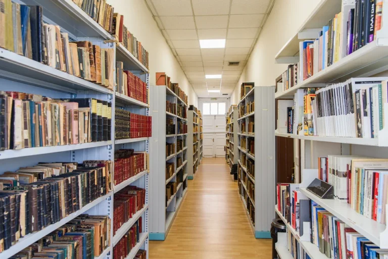 Επαναλειτουργεί η Δημοτική Βιβλιοθήκη της Αθήνας με 25.000 προσβάσιμα βιβλία