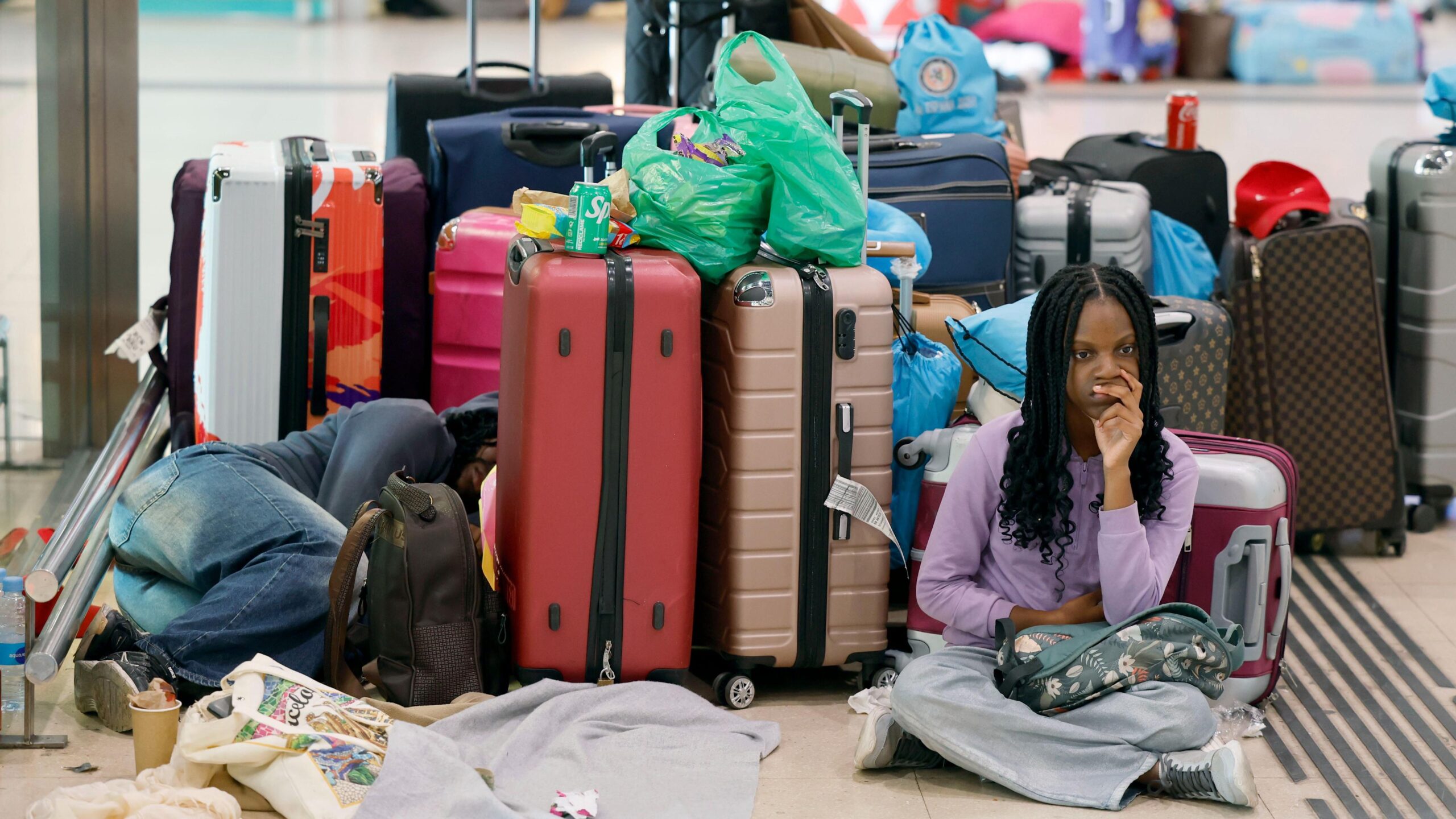 Οι επιβάτες ακυρωθέντων πτήσεων και δρομολογίων τρένων μπορούν να διεκδικήσουν έξοδα διατροφής και διαμονής