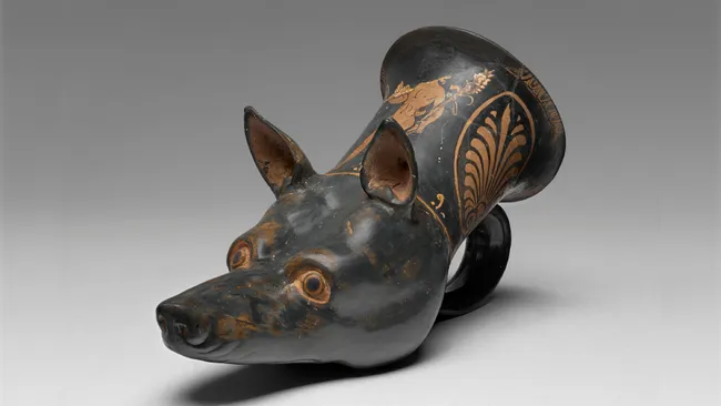 Βρέθηκε στην Ιταλία κύπελλο-σκύλος 2.300 ετών από την εποχή της Μεγάλης Ελλάδας