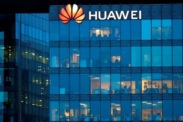 Huawei: Έτοιμη να προωθήσει νέο τσιπ τεχνητής νοημοσύνης