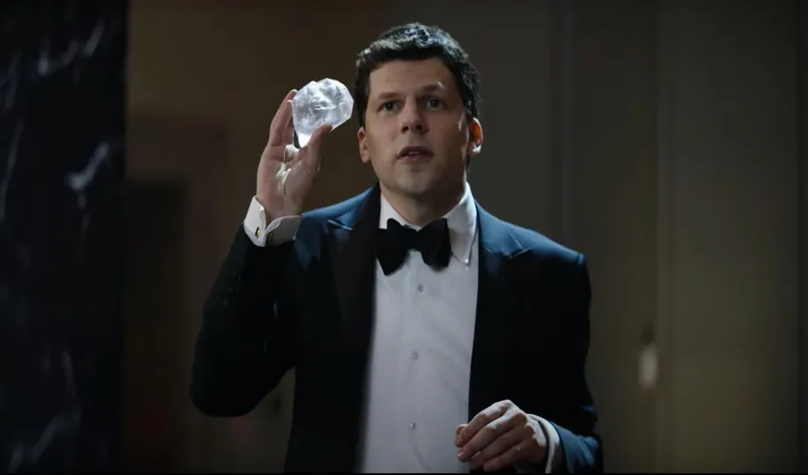 Ο Jesse Eisenberg επιστρατεύει μια νέα γενιά μάγων στο νέο Trailer του Now You See Me: Now You Don’t