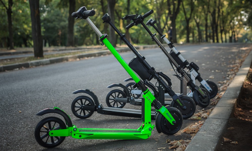 Ηλεκτρικά πατίνια: «Φρένο» σε δρόμους της Αθήνας –  Σχέδιο Δούκα για την κυκλοφορία τους