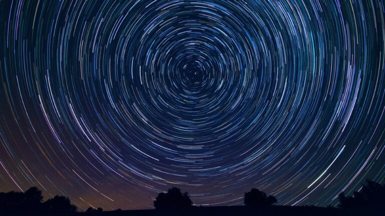 Γιατί μερικά αστέρια είναι πάντα εκεί — και άλλα εξαφανίζονται