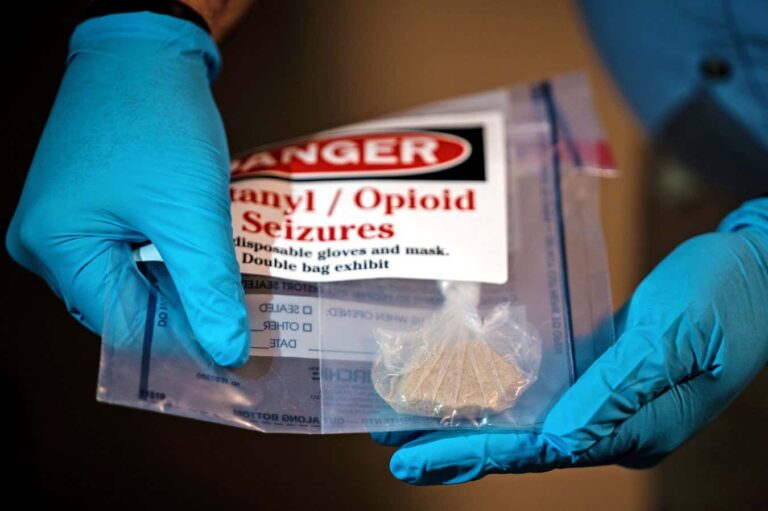 Η υπερδοσολογία fentanyl κατέρρευσε στις ΗΠΑ — αλλά η κρίση δεν τελείωσε