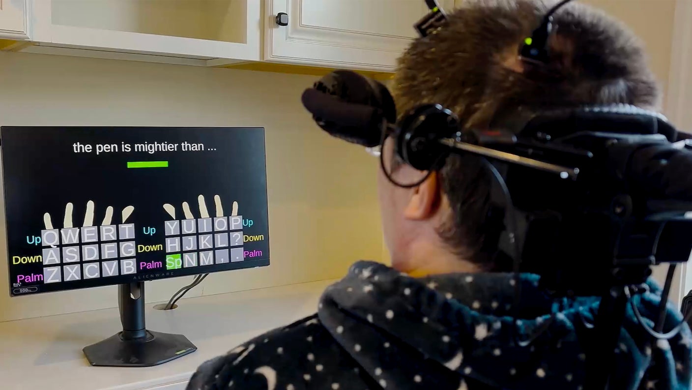 Δακτυλογράφηση με τη σκέψη: εγκεφαλικά εμφυτεύματα σπάνε ρεκόρ ταχύτητας