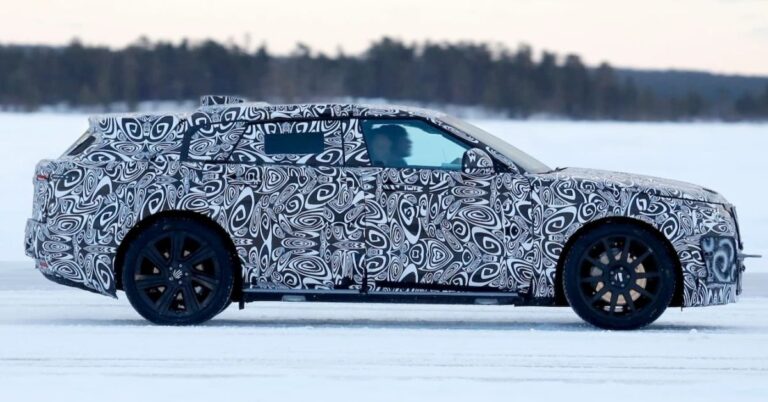 Tesla λέει ότι το FSD ήταν απενεργοποιημένο — το βίντεο διαφωνεί