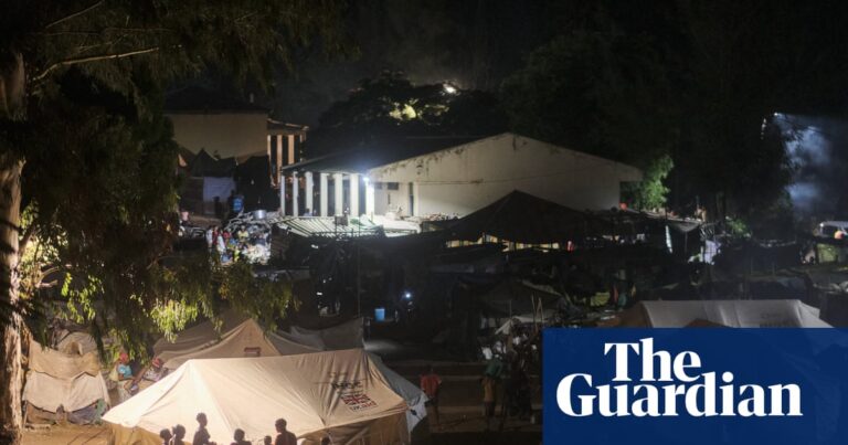 Η Βρετανία κόβει την κλιματική βοήθεια — και οι επικριτές μιλούν για απειλή εθνικής ασφάλειας