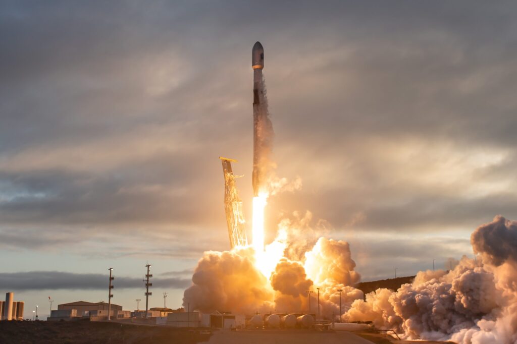 Το Space Force αναδιοργανώνει τον τρόπο που αγοράζει δορυφόρους