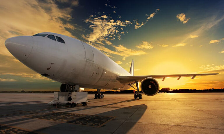 Χωρίς καύσιμο δεν πετάς: Πώς το κλείσιμο του Ορμούζ απειλεί τις αερομεταφορές