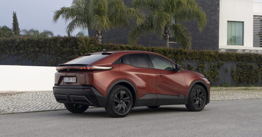 Tesla διαπραγματεύεται αγορά κινεζικού εξοπλισμού 2,9 δισ. για 100 GW ηλιακής ενέργειας στις ΗΠΑ