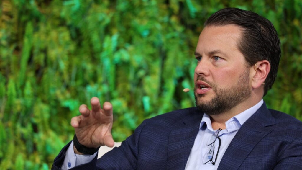 Ο CEO του Pinterest ζητά απαγόρευση των social media για παιδιά κάτω των 16