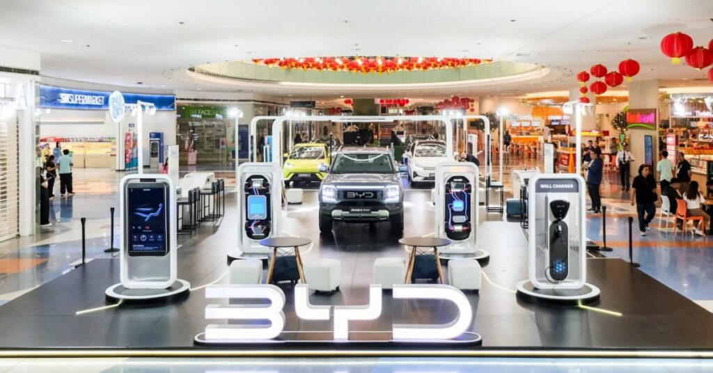 Η BYD κερδίζει το στοίχημα των ηλεκτρικών καθώς η βενζίνη ακριβαίνει