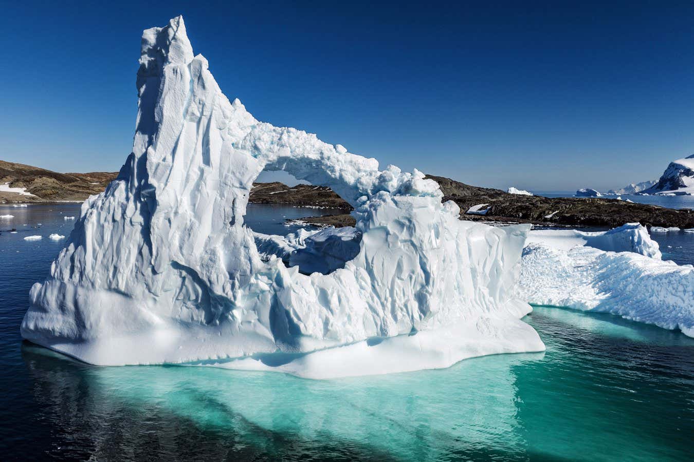 Η ζεστή θάλασσα κάτω από τον πάγο: πώς ο ωκεανός λιώνει την Ανταρκτική