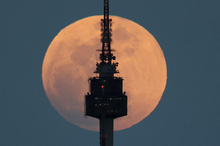 Ο αστεροειδής 2024 YR4 δεν θα χτυπήσει τη Σελήνη — προς το παρόν