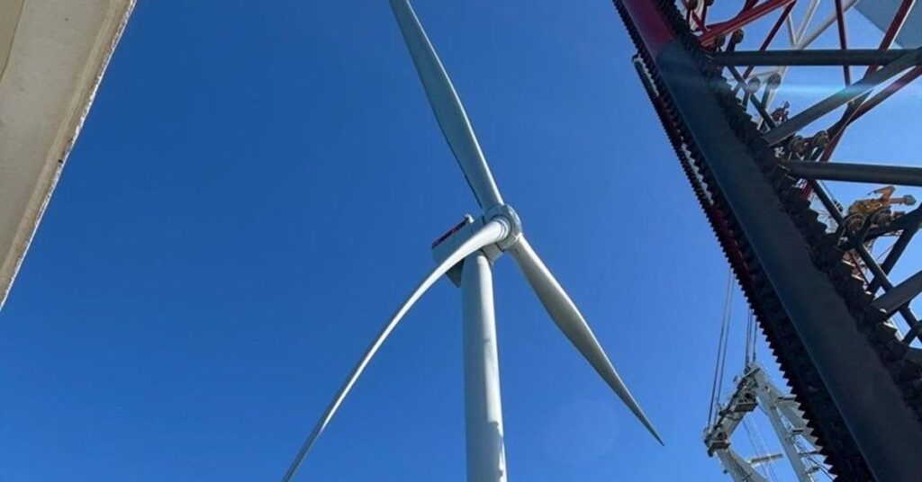 Η Καλιφόρνια ξεκαθαρίζει: τα Tesla δεν οδηγούν μόνα τους