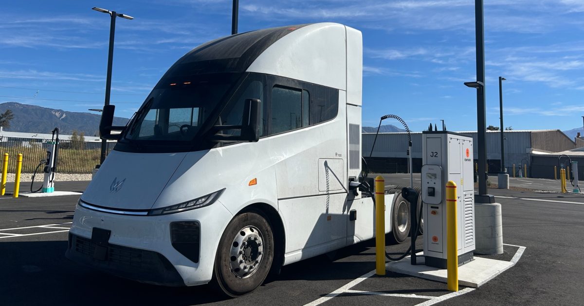 Η πρώτη φόρτιση megawatt για φορτηγά έφτασε στη Βόρεια Αμερική